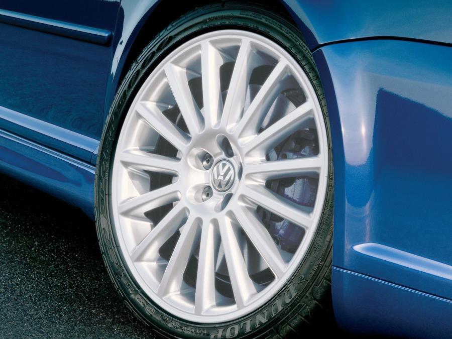  Volkswagen Golf R32 2002 года  (фото 16 из 38)